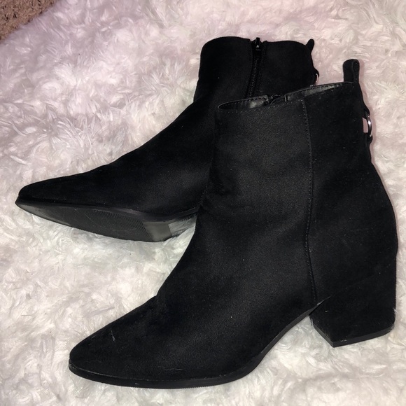 Forever 21 Shoes - Gorgeous black booties ❤️